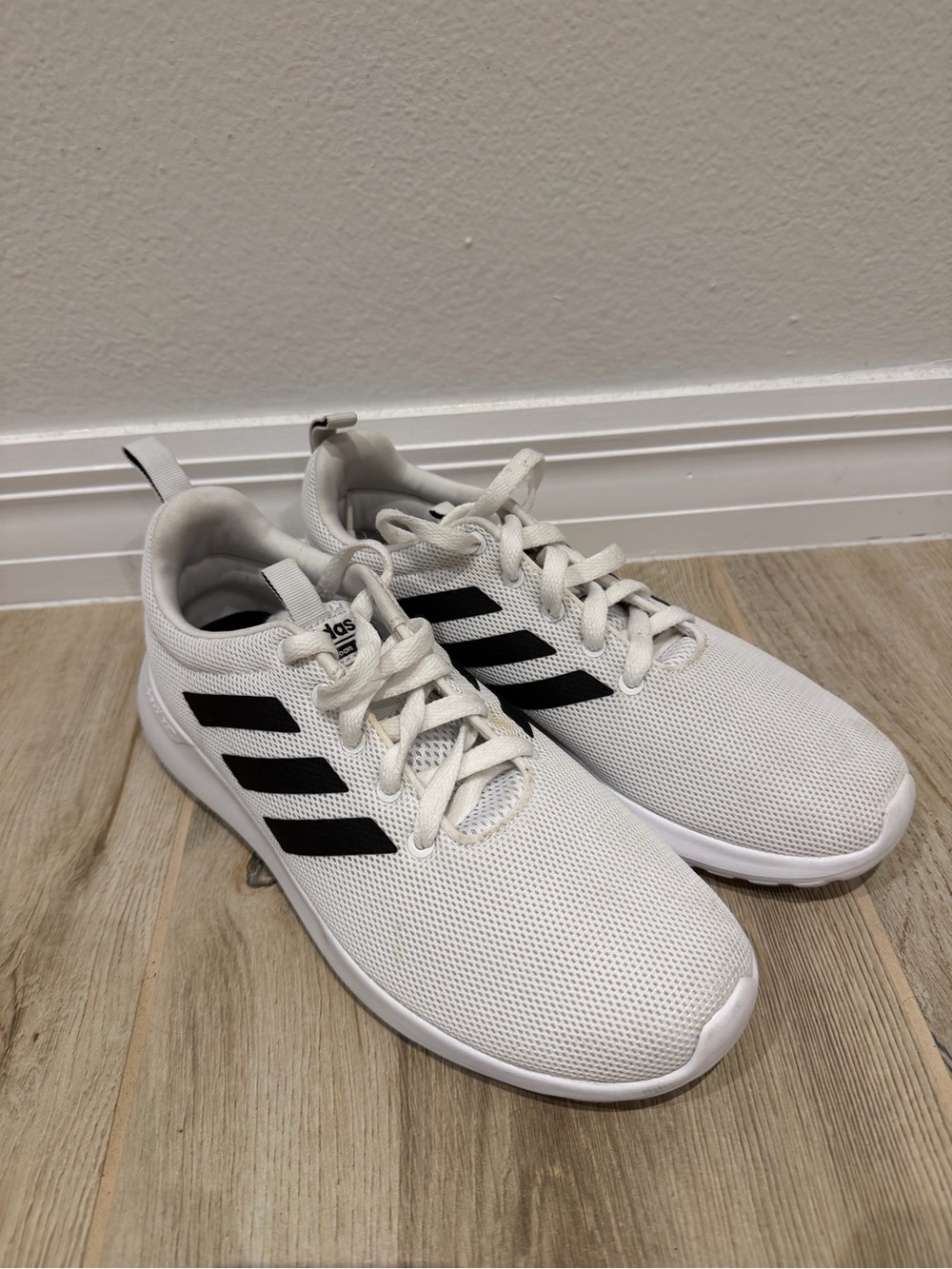 Adidas White Athletic Cloudfoam Shoes! Women’s size 6!